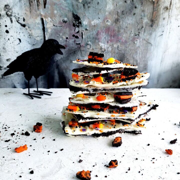 s 12 haunting halloween treats that your kids will love, White Chocolate Halloween Oreo Bark