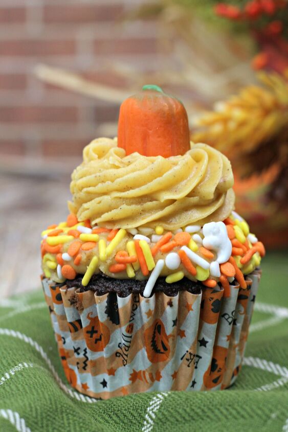 s 12 haunting halloween treats that your kids will love, Pumpkin Mocha Cupcake