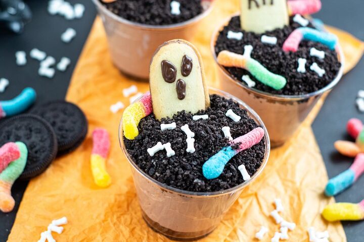s 12 haunting halloween treats that your kids will love, Halloween Dirt Pudding Dessert