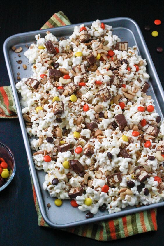 s 12 haunting halloween treats that your kids will love, Halloween Popcorn Mix