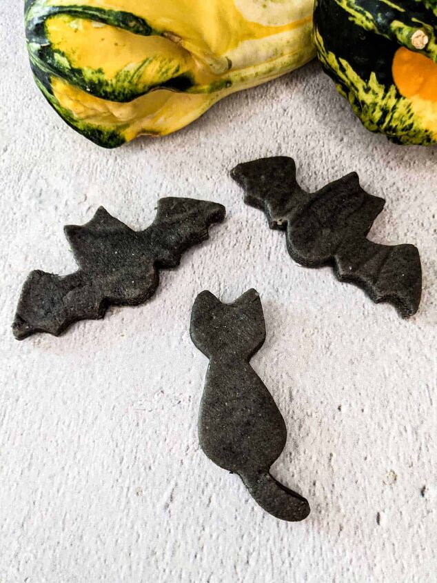 s 12 haunting halloween treats that your kids will love, Black Sesame Bat Marzipan