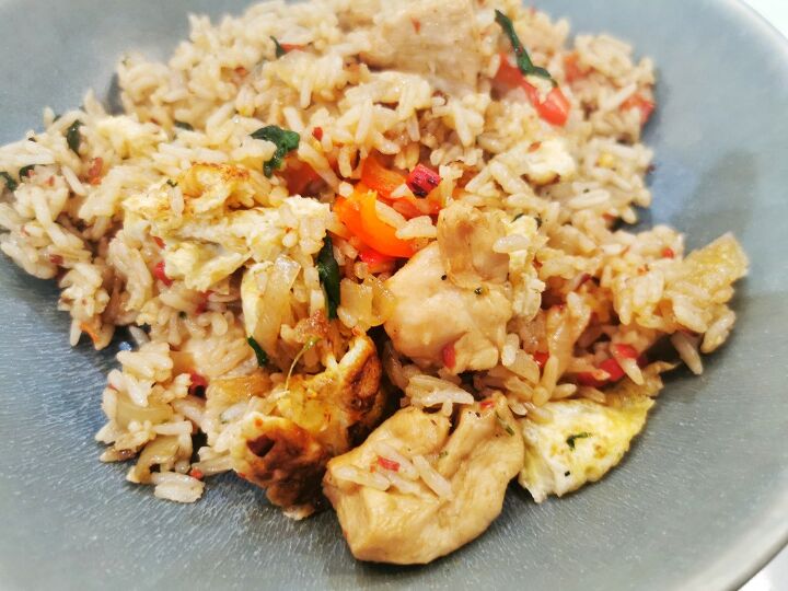 thai chicken fried rice bowl