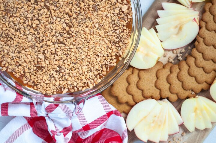 easy caramel apple dip with toffee