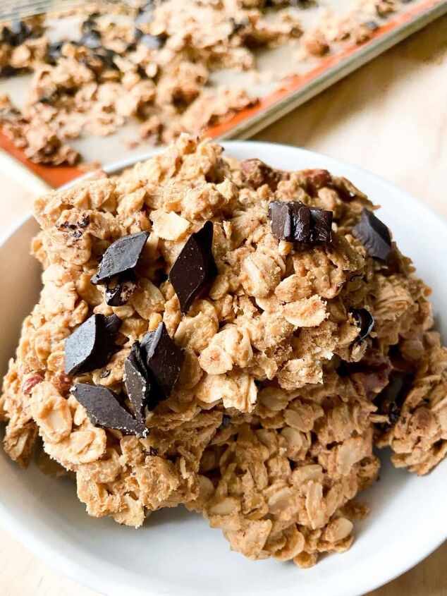 peanut butter chocolate granola clusters
