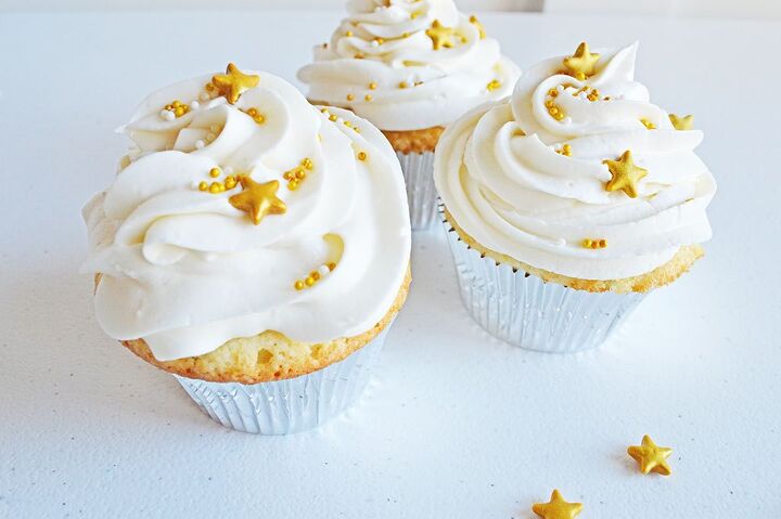 these champagne cupcakes are the perfect dessert for any celebration