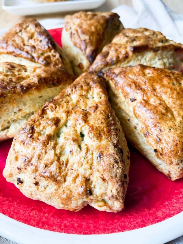feta scones with dill and chives