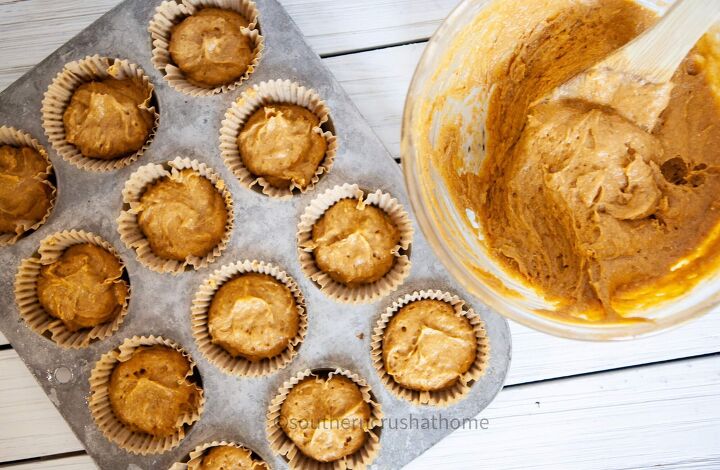 3 ingredient pumpkin muffins
