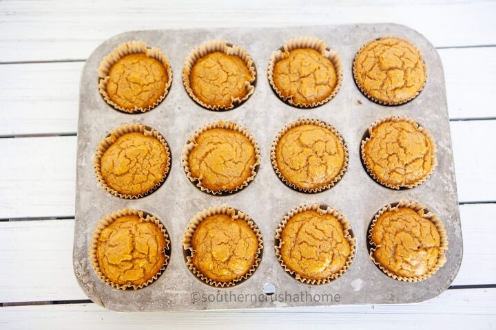 3 ingredient pumpkin muffins