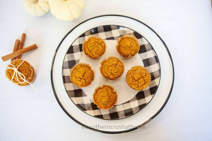 3 ingredient pumpkin muffins