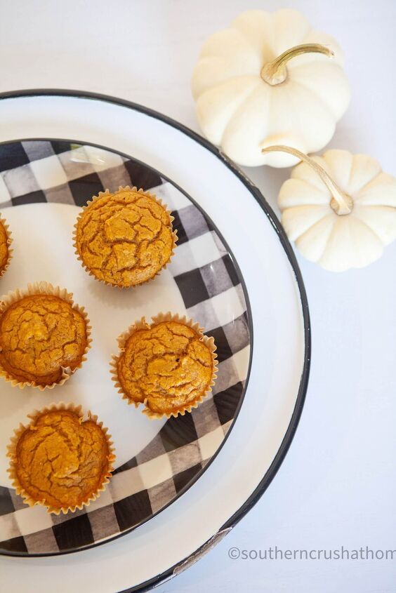 3 ingredient pumpkin muffins