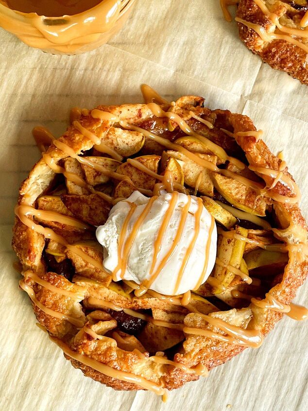 mini apple galettes
