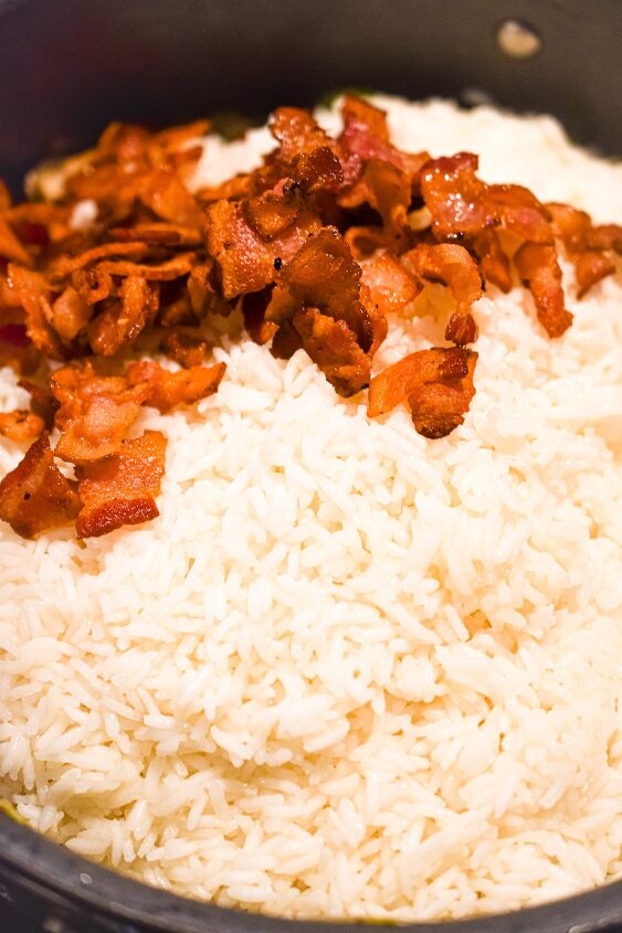 rice dressing with bacon, Add the bacon and rice and stir