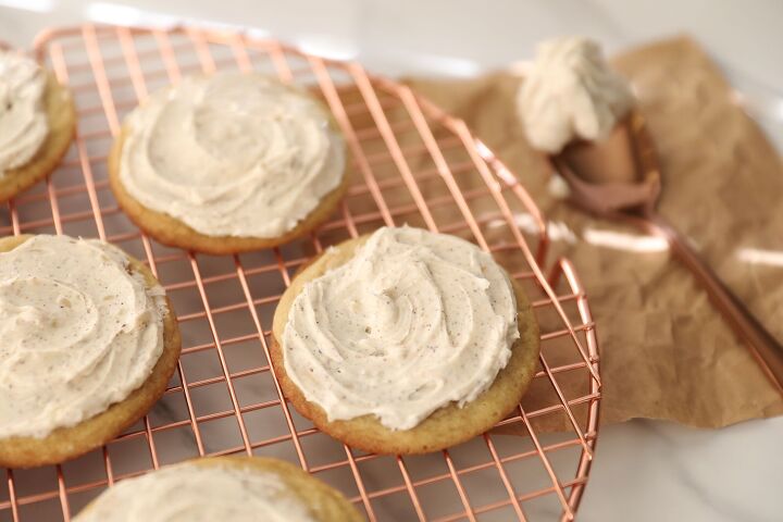 maple cookies w brown butter frosting