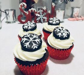 York Mint Snowflake Cupcakes