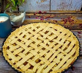 Pie season ain't over yet! Shake things up a bit with this spiced apple pie that's super cozy