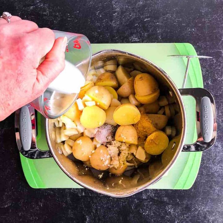 parsnip mashed potatoes, Add milk minced garlic and seasonings