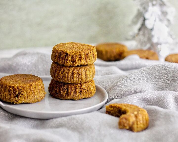 spicy ginger and molasses cookies