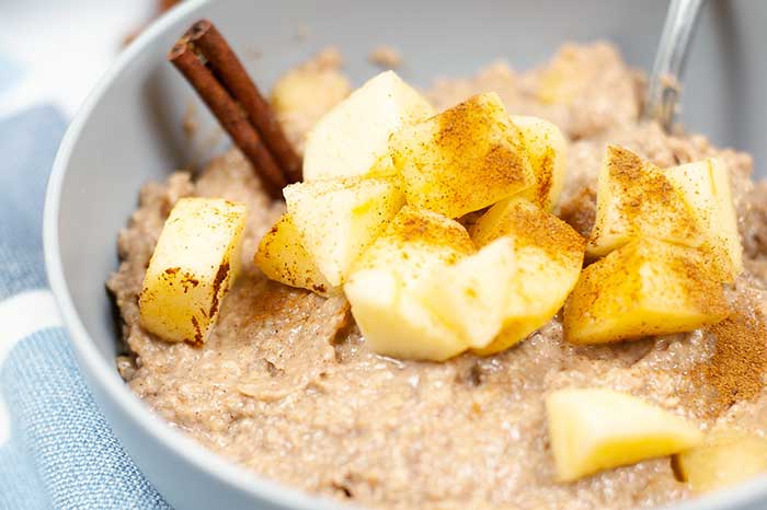 s 11 of the best dishes that combine apple and cinnamon, Apple Cinnamon Oatmeal