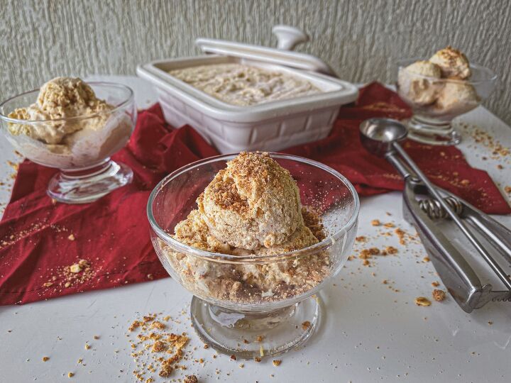 s 11 of the best dishes that combine apple and cinnamon, Apple Cinnamon Crumble Ice Cream