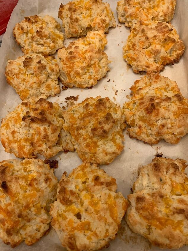 king crab cakes, Garlic Cheddar Biscutis