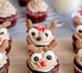 Reindeer Cupcakes With Cinnamon Cream Cheese Frosting