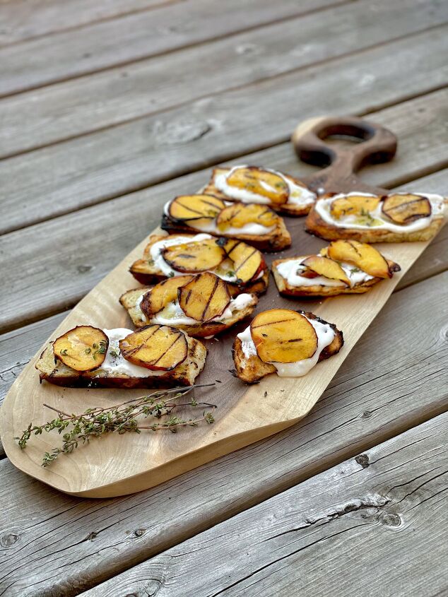 s 11 appetizers for new year s parties, Whipped Ricotta Grilled Peaches on Crostini