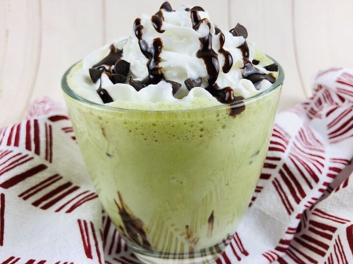 s 10 starbucks copycat drinks that are even better than the original, Mint Matcha Frappuccino