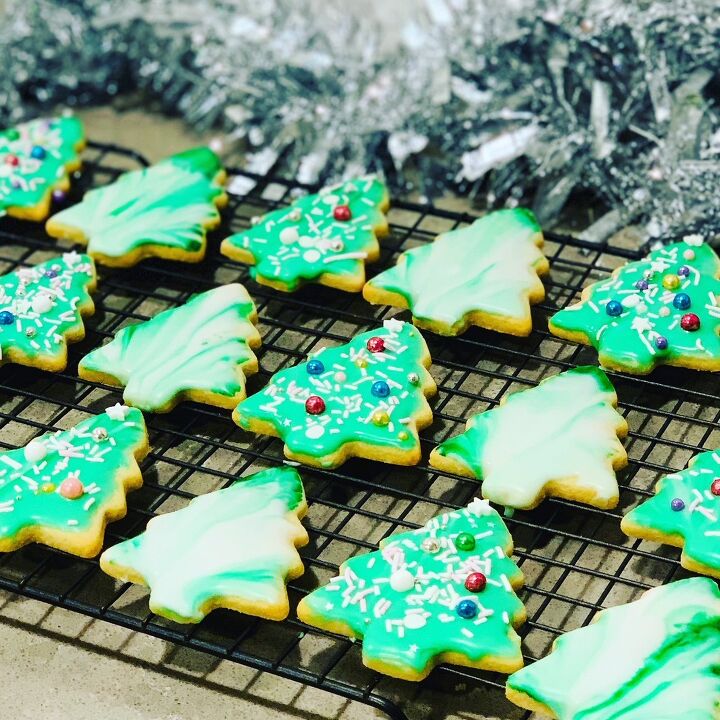 10 best christmas cookies to give out to your friends family, Dipped Christmas Sugar Cookies