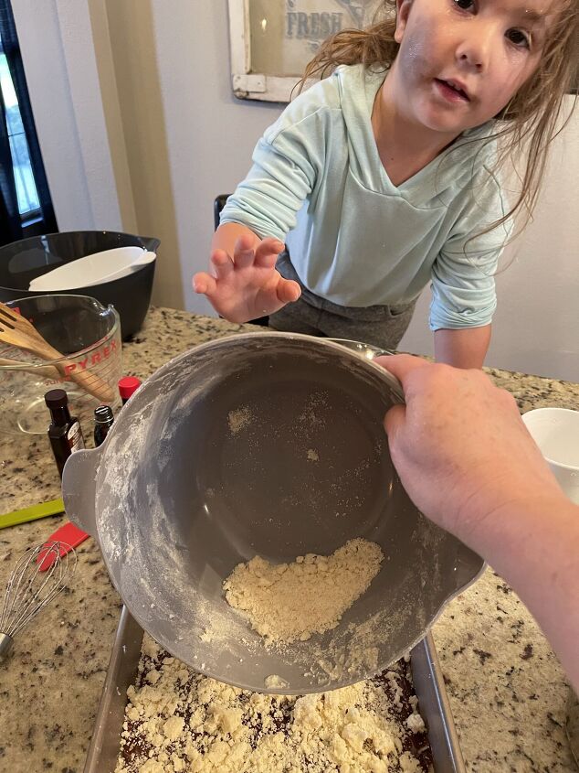 super easy chocolate chip cookie bars recipe, My little helper got into the makeup before her picture