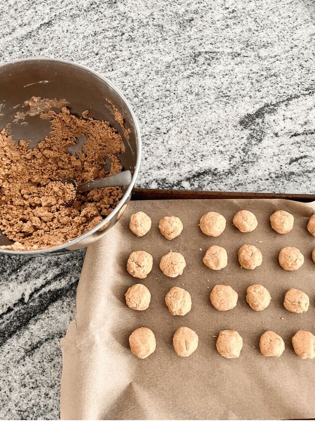 easy peanut butter balls, You can see the consistency of the mixture here It does look dry and crumbly but it comes together perfectly when you form them into the balls
