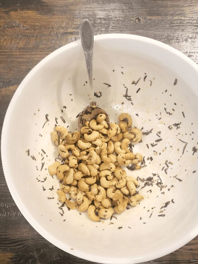 how to make delicious roasted rosemary cashews