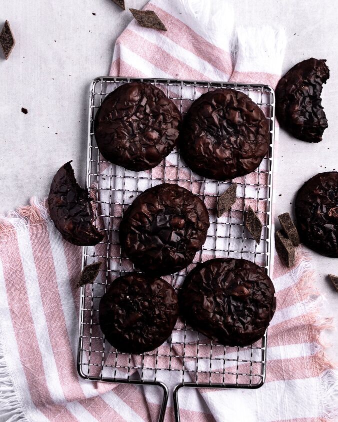 flourless fudgy chocolate cookies
