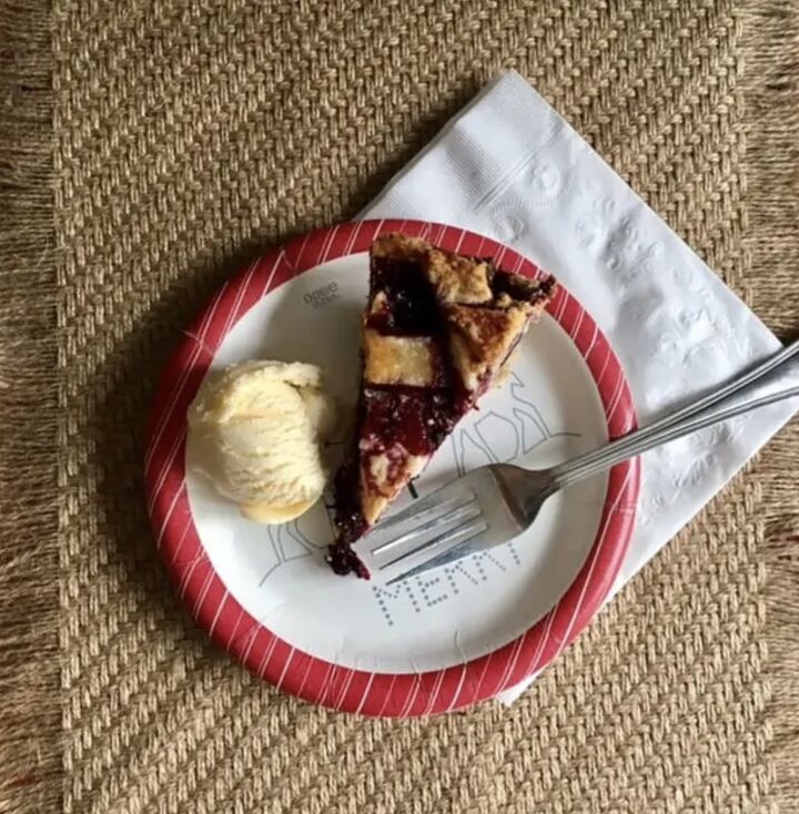 triple berry pie with 7up pie crust