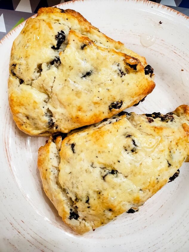 earl grey raisin scones with vanilla glaze delicious comfort food