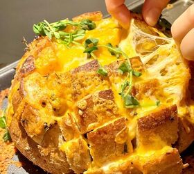 https://cdn-fastly.foodtalkdaily.com/media/2021/12/25/6697777/pull-apart-garlic-cheese-herb-bread.jpg?size=1200x628