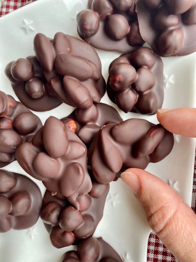 easy chocolate clusters new years eve dessert