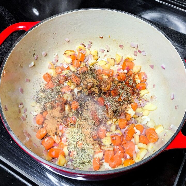 dutch oven beef stew, Mix in seasonings and cook a few more minutes