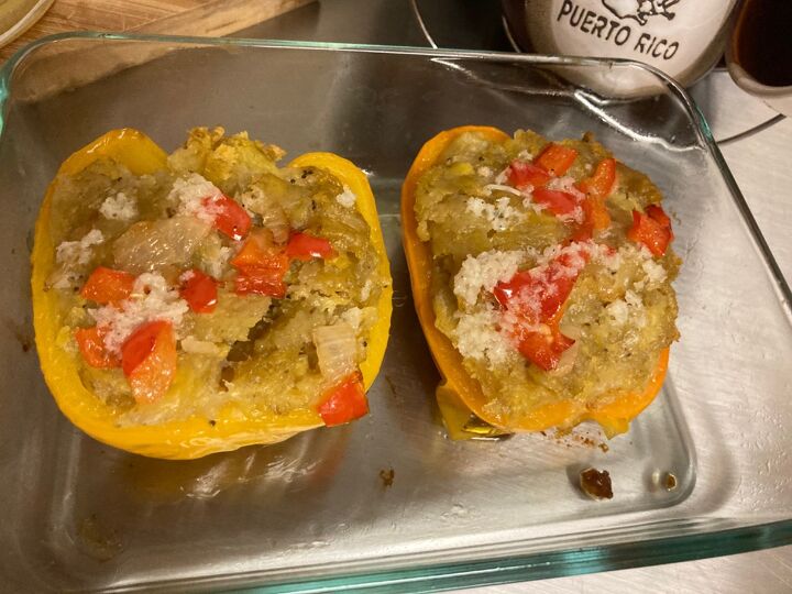 stuffed peppers with mofongo, Add cooked peppers and onions on top