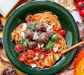 tomato and pumpkin spaghetti with meatballs