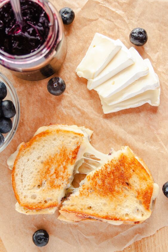brie grilled cheese