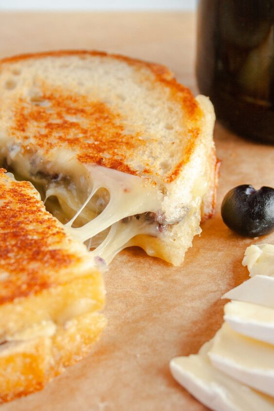 brie grilled cheese