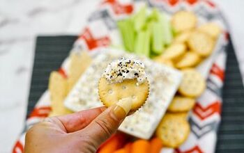 Easy 3 Ingredient Everything But the Bagel Dip