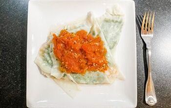Light Homemade Spinach and Cheese Ravioli With Tomato Sauce