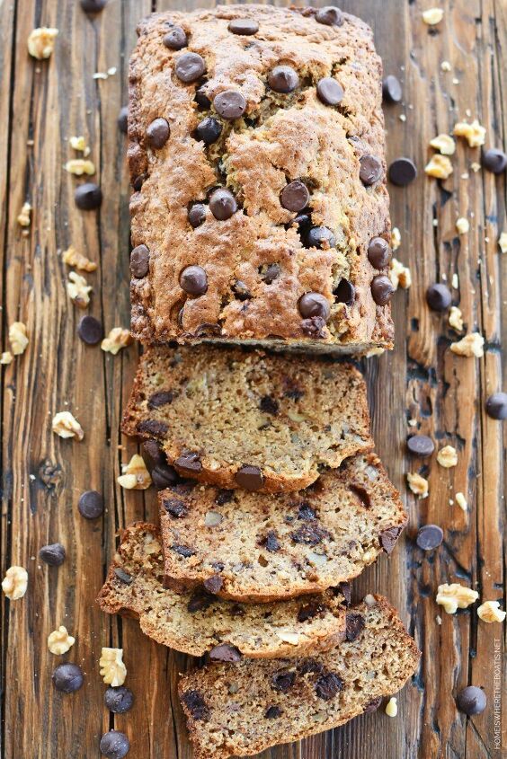 the best streusel topped and healthier banana walnut bread