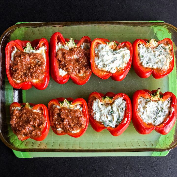 lasagna stuffed peppers, Top each pepper with a final spoonful of meat sauce