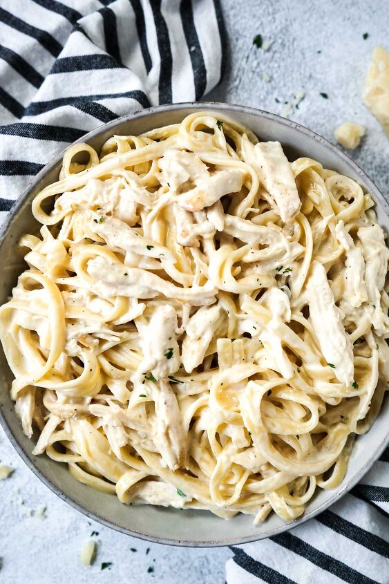 creamy garlic parmesan chicken pasta