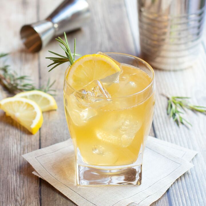 lemon ginger whiskey cocktail