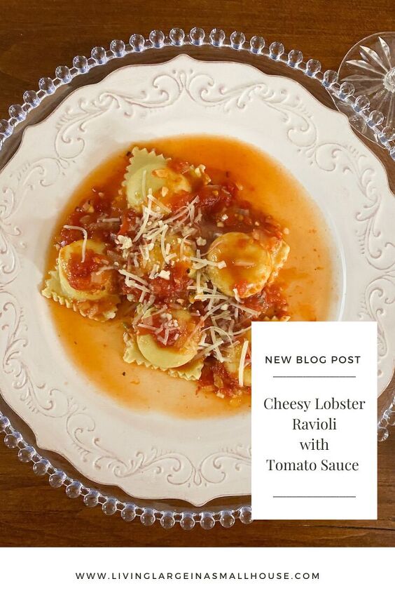 cheesy lobster ravioli with tomato sauce