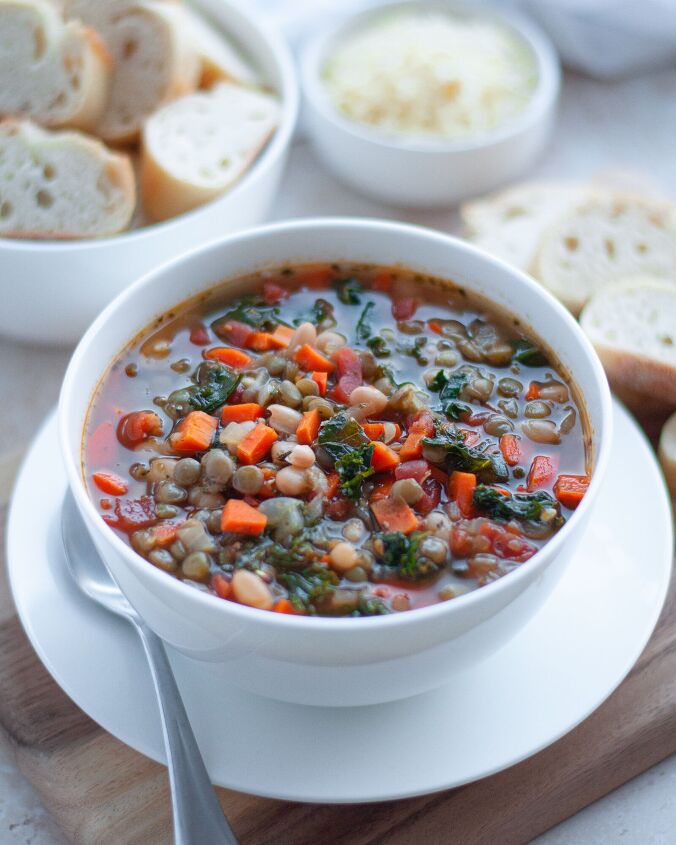 tuscan kale soup with white beans and lentils