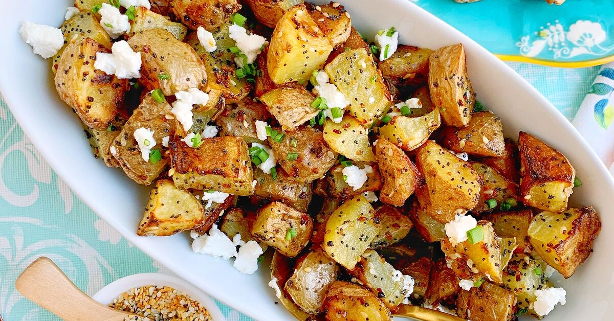 https://cdn-fastly.foodtalkdaily.com/media/2022/02/03/6714489/everything-bagel-roasted-potatoes.jpg?size=1200x628